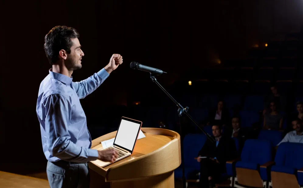 The Ultimate Guide to Becoming a Confident Speaker with a Public Speaking Coach